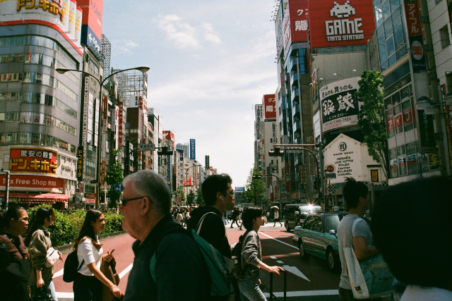 東京の殺伐とした街なみ